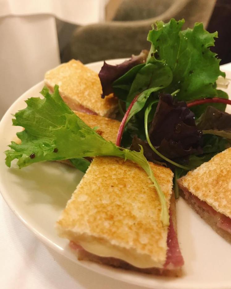 Restaurant quatrième mur - bordeaux - un café avec Clémentine