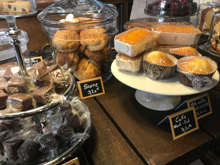 Maison Constanti - Boulevard Des Glaces - Salon de Thé - Pau - Un café avec Clémentine